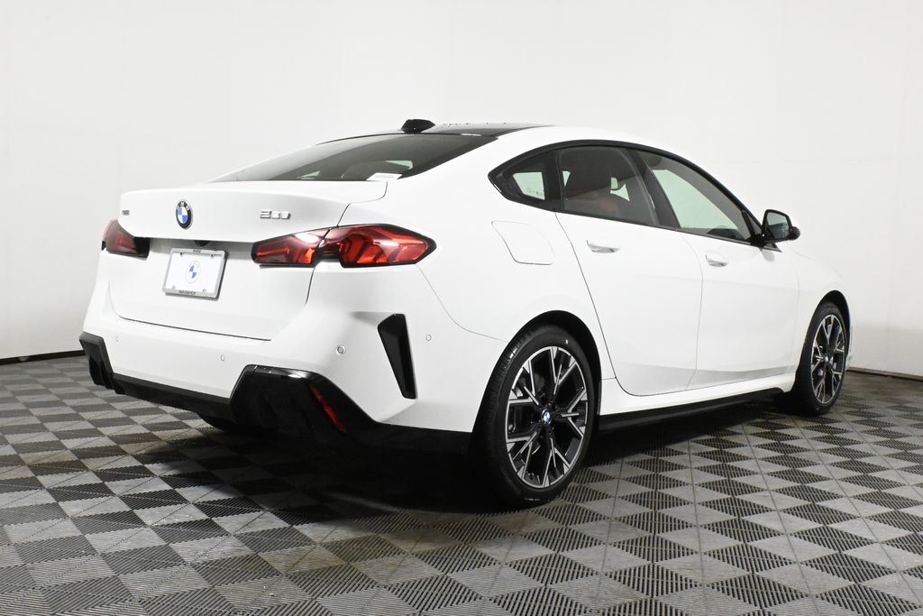 Thumbnail: 2025 BMW 2 Series - 7