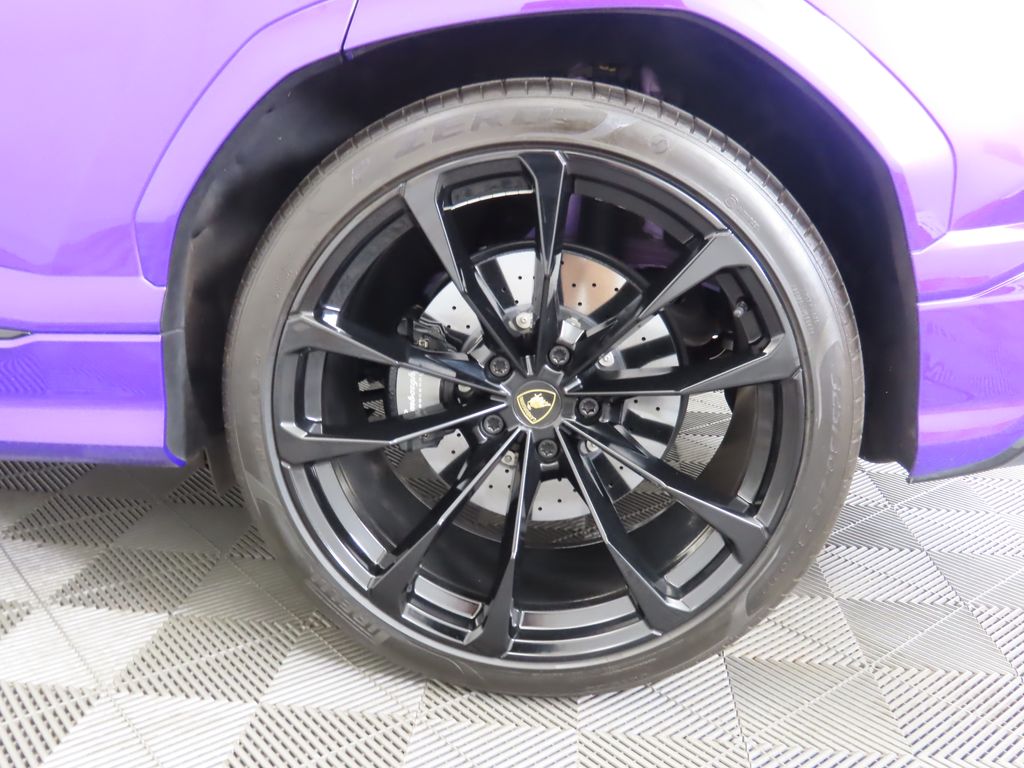 Thumbnail: 2022 Lamborghini Urus - 32