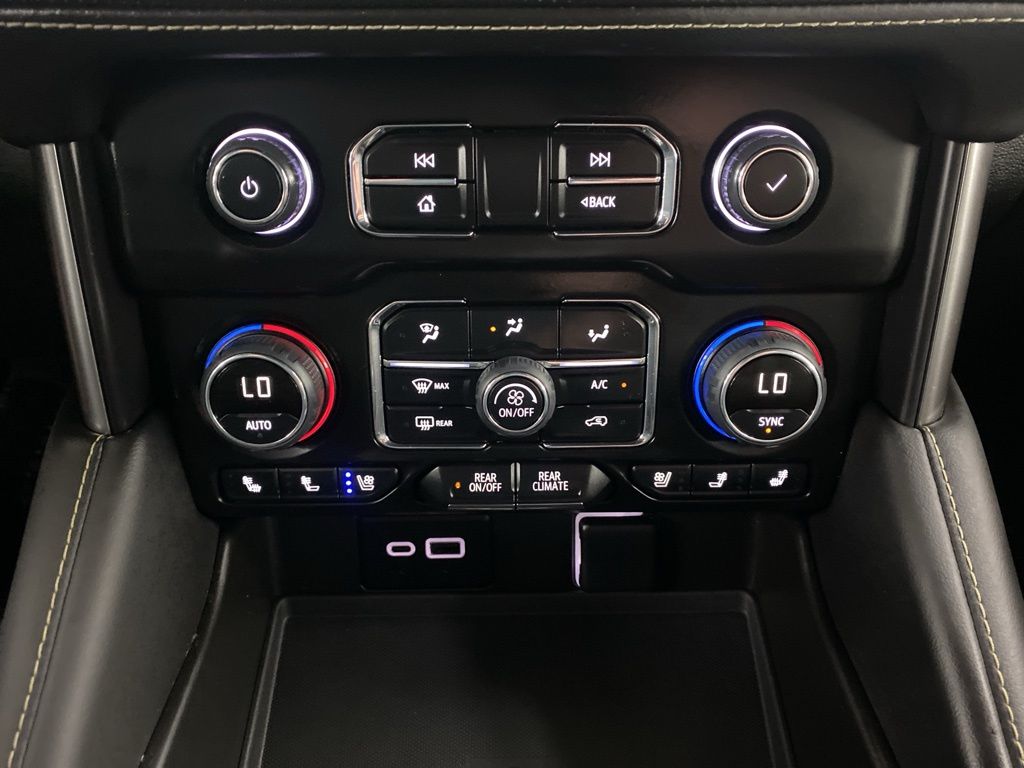 2023 Chevrolet Suburban Premier photo