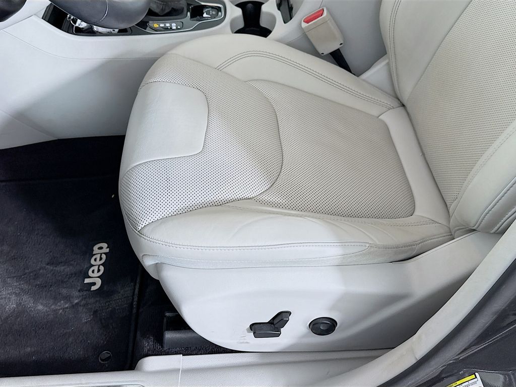 2019 Jeep Cherokee Limited Edition 19