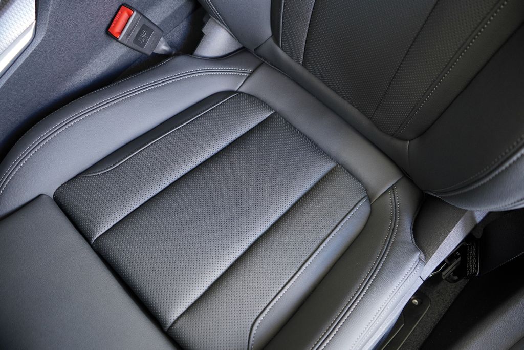 Thumbnail: 2026 BMW 3 Series - 12