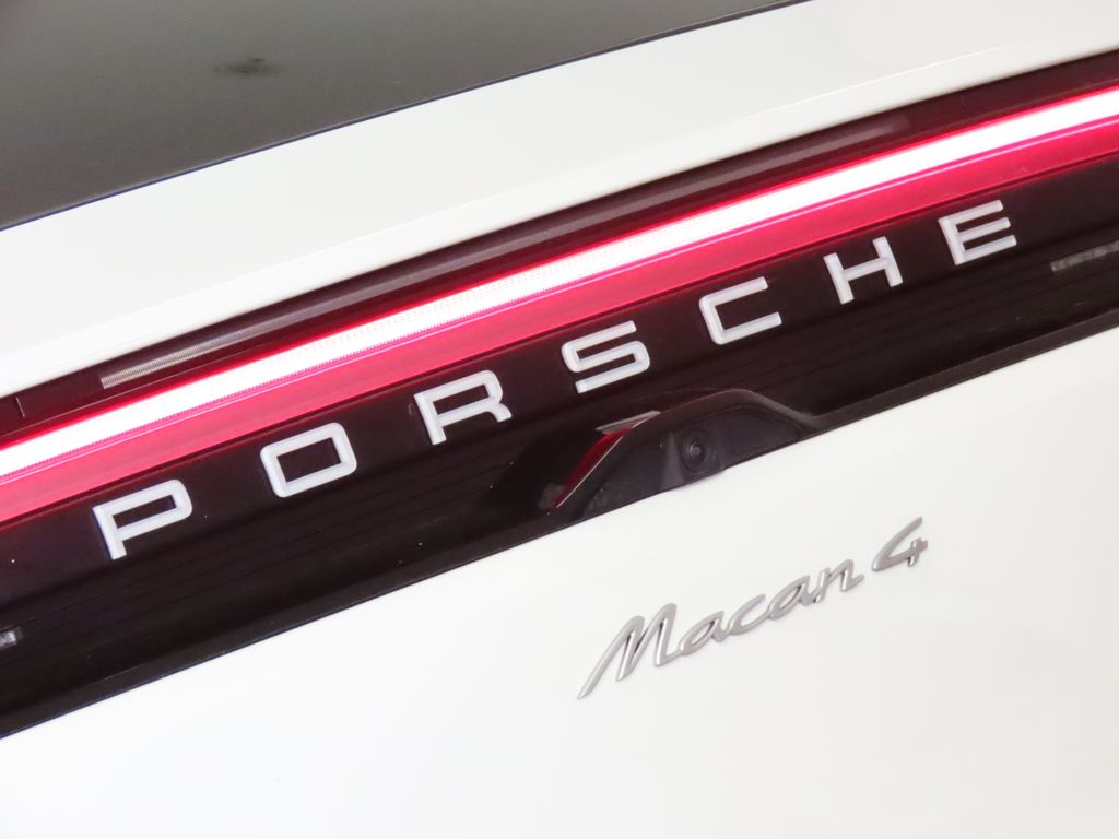 Thumbnail: 2024 Porsche Macan - 12