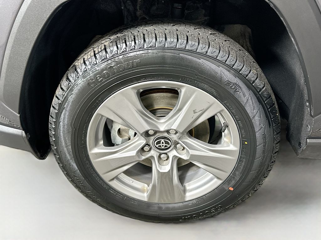 Thumbnail: 2024 Toyota RAV4 - 31