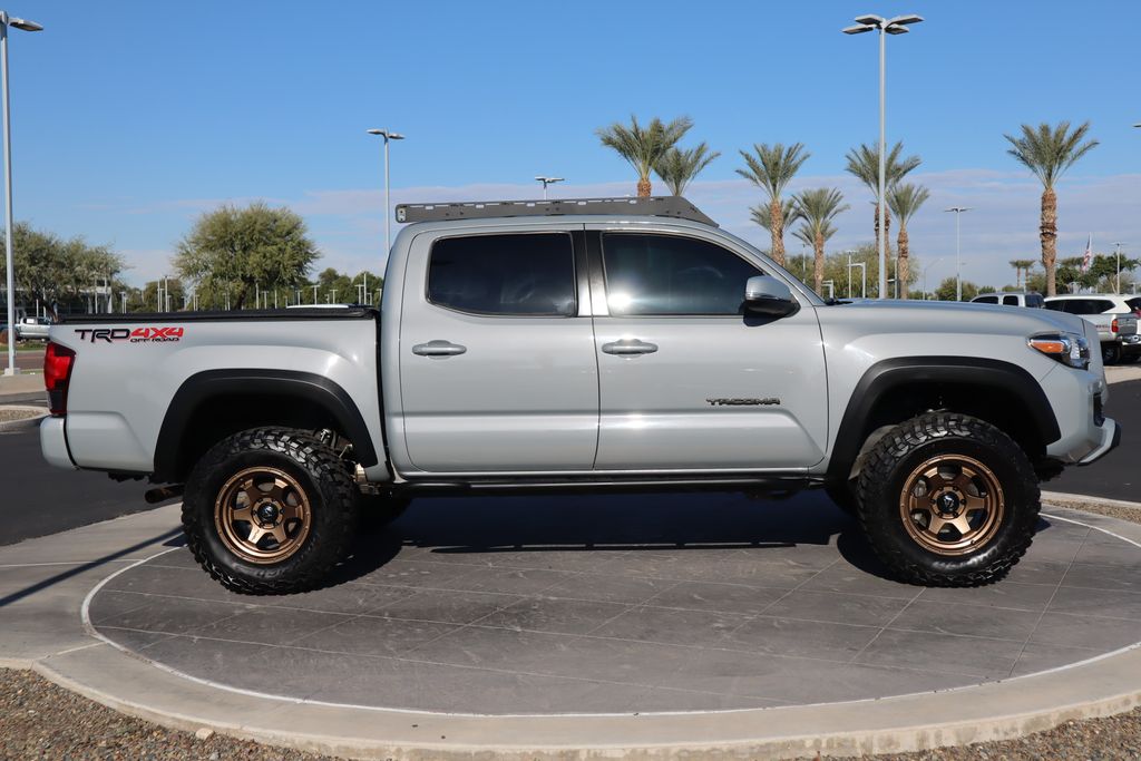 Thumbnail: 2019 Toyota Tacoma - 4