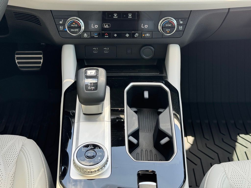 2025 Mitsubishi Outlander SEL photo 17