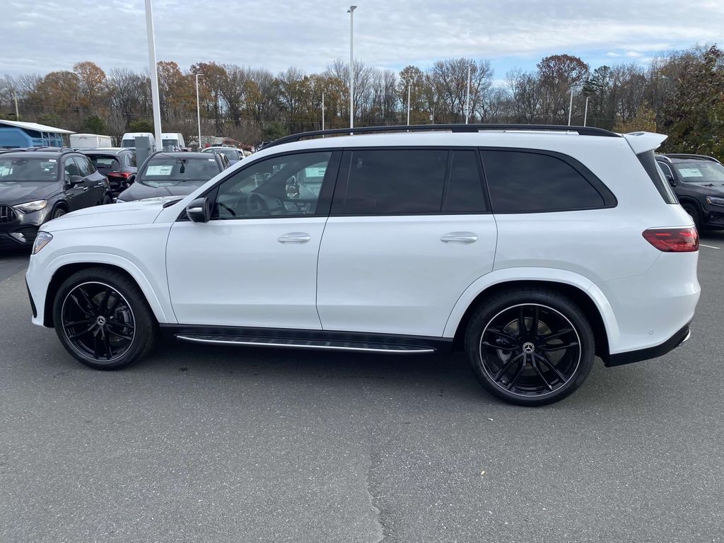 2025 Mercedes-Benz GLS 450 4MATIC 8