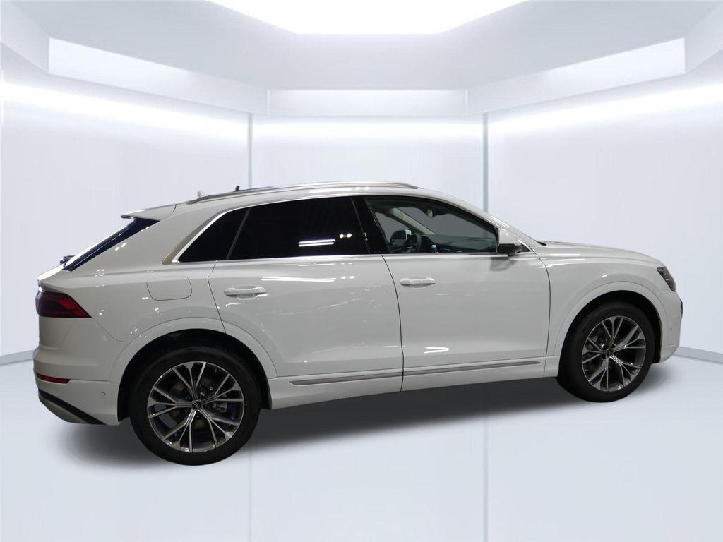 Thumbnail: 2026 Audi Q8 - 6