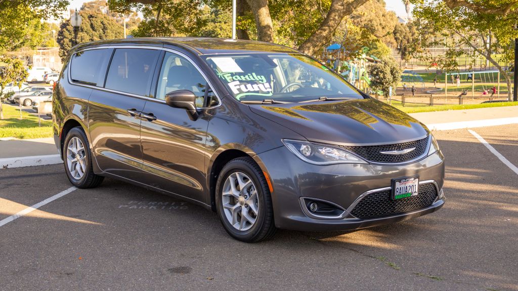 Used 2017 Chrysler Pacifica Touring L 4D Passenger Van