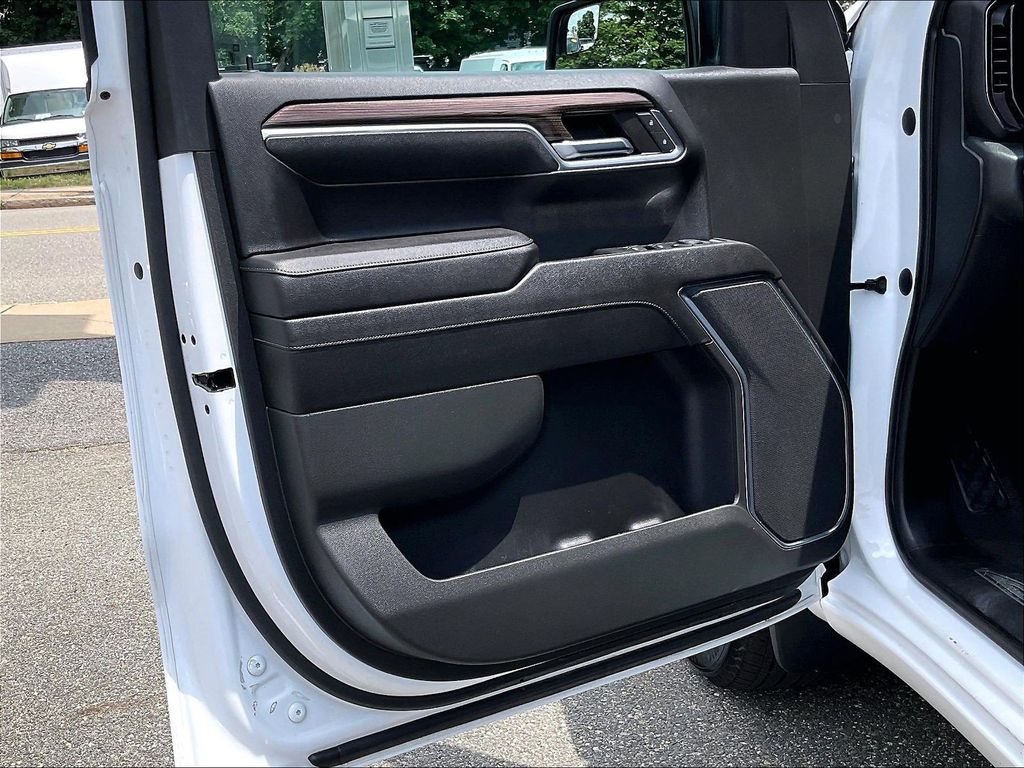 2023 Chevrolet Silverado 1500 — photo 9