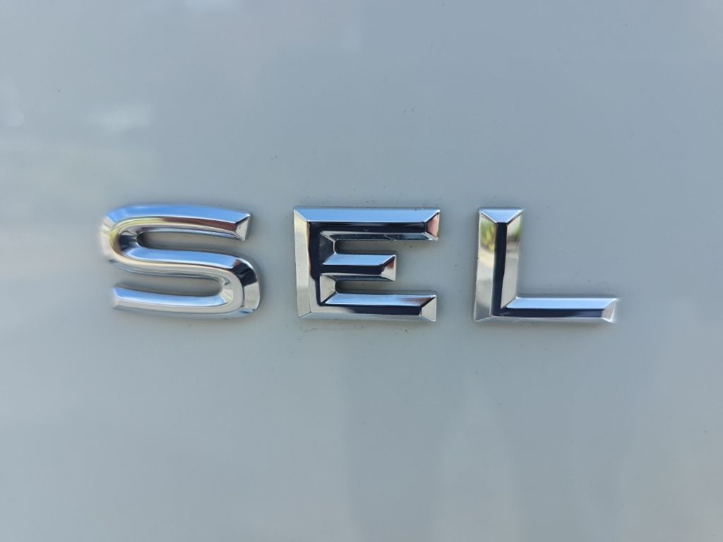 Used 2019 White Volkswagen SEL image 28