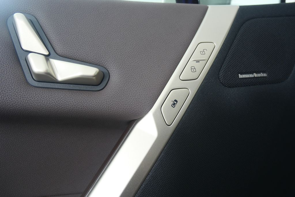 Thumbnail: 2026 BMW iX - 10