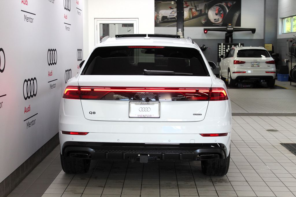 Thumbnail: 2026 Audi Q8 - 5
