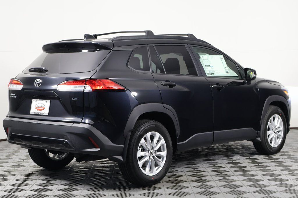 2025 Toyota Corolla Cross LE 2