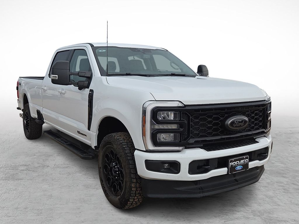 Oxford White 2025 Ford F-250 Super Duty Pickup Truck Four-Wheel Drive Automatic