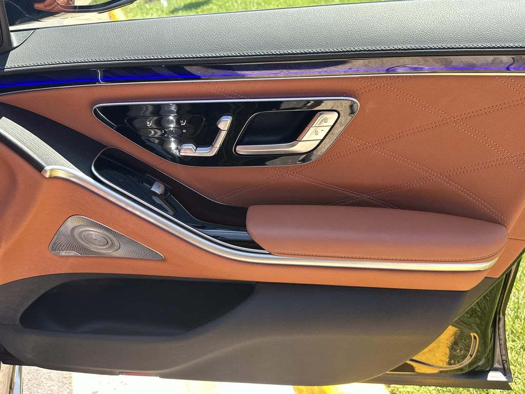 Thumbnail: 2025 Mercedes-Benz S-Class - 10