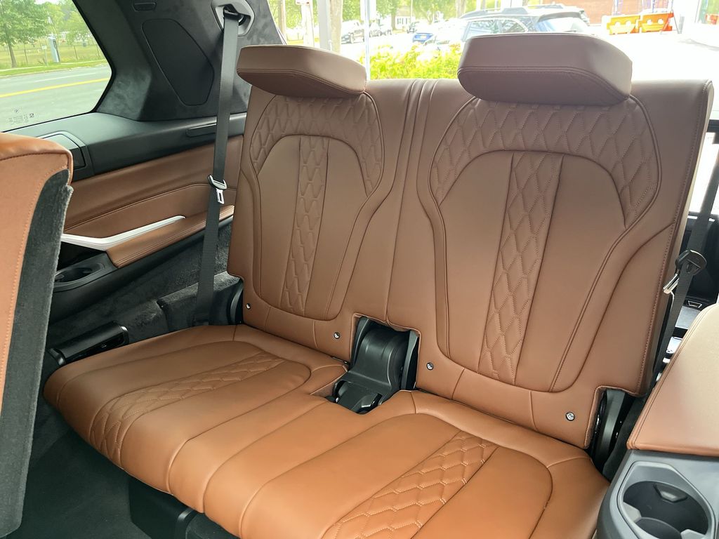 Thumbnail: 2026 BMW X7 - 24