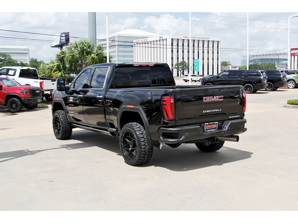 2025 GMC Sierra 2500HD Denali - 3