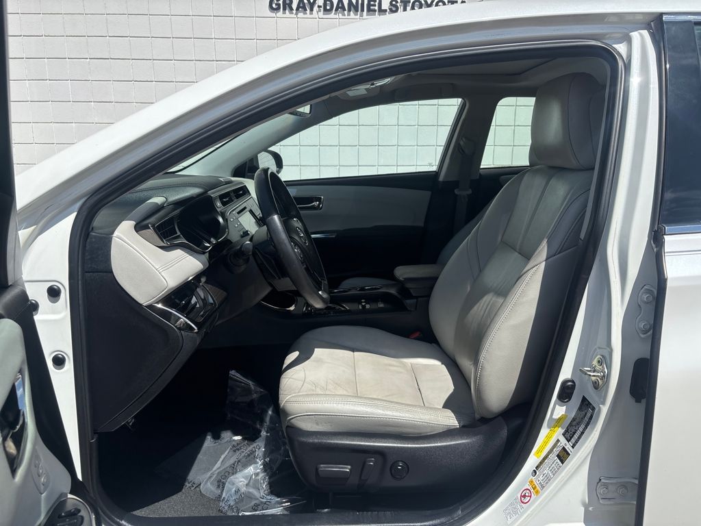 View vehicle photo 3