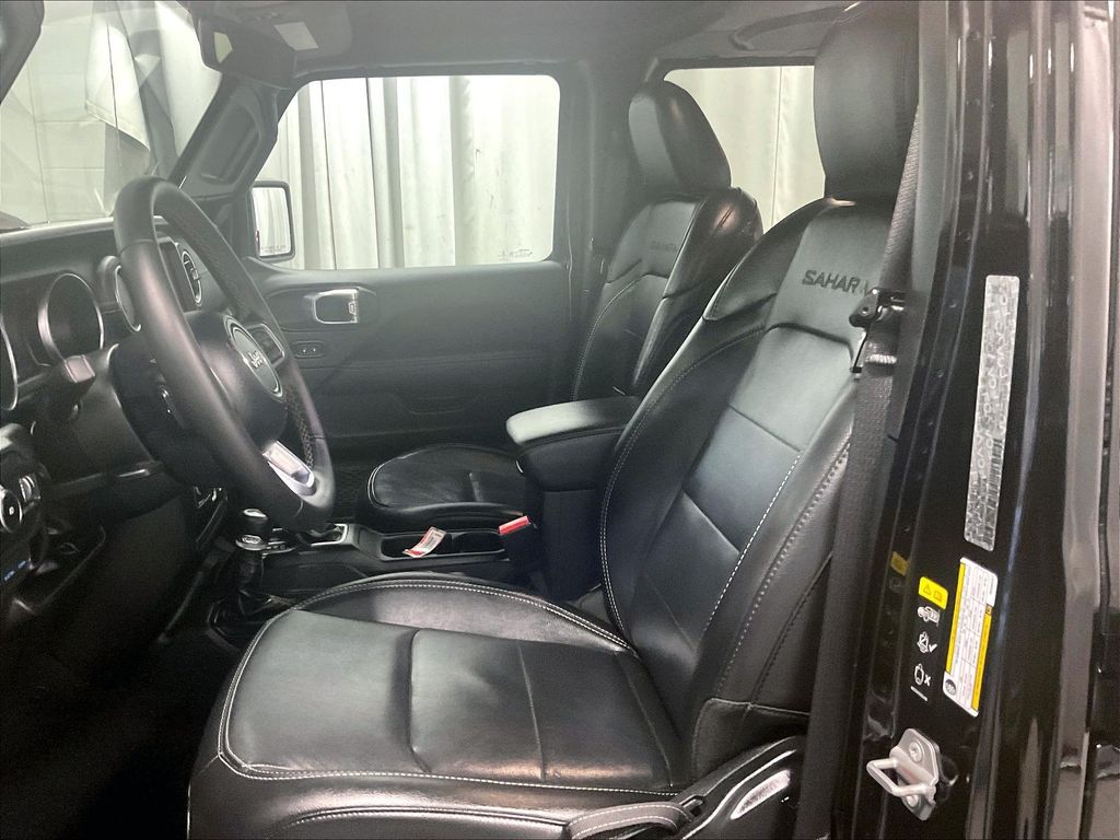 2023 Jeep Wrangler — photo 10