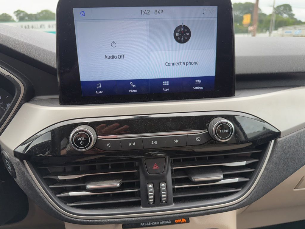 Used 2022 Gray Ford SE image 4