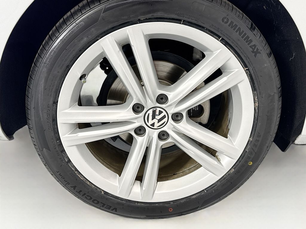 Thumbnail: 2015 Volkswagen Passat - 32