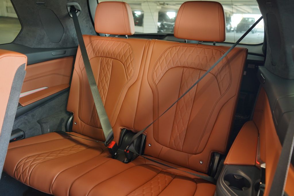 Thumbnail: 2025 BMW X7 - 21