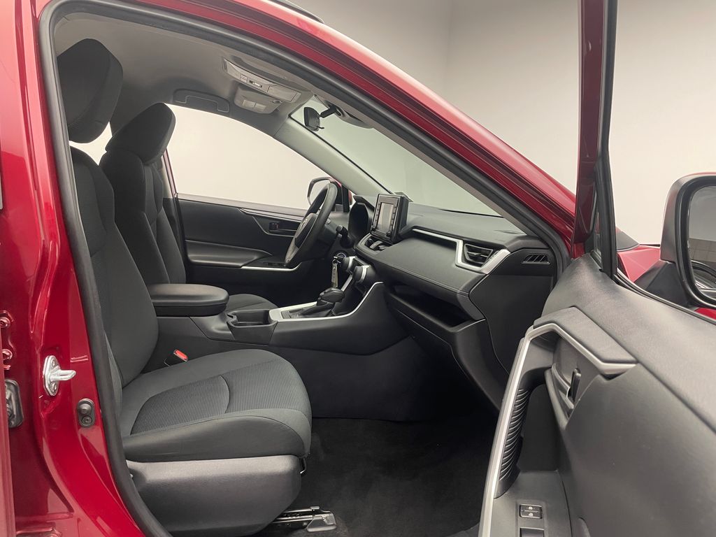 2021 Toyota RAV4 LE 16