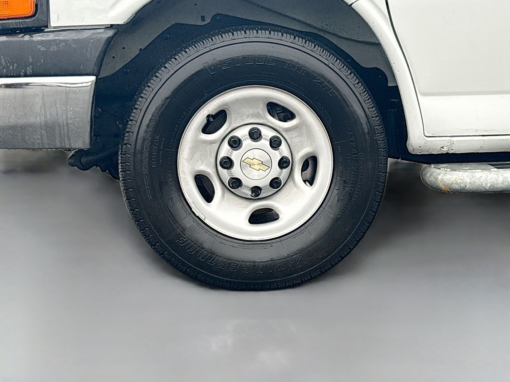 Used 2025 White Chevrolet Work Van image 26