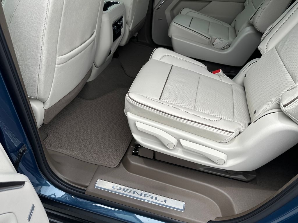 2026 GMC Yukon XL Denali - Photo 38
