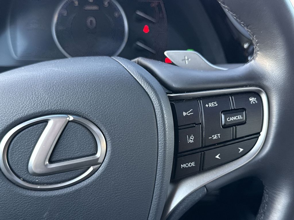 Thumbnail: 2025 Lexus ES - 27