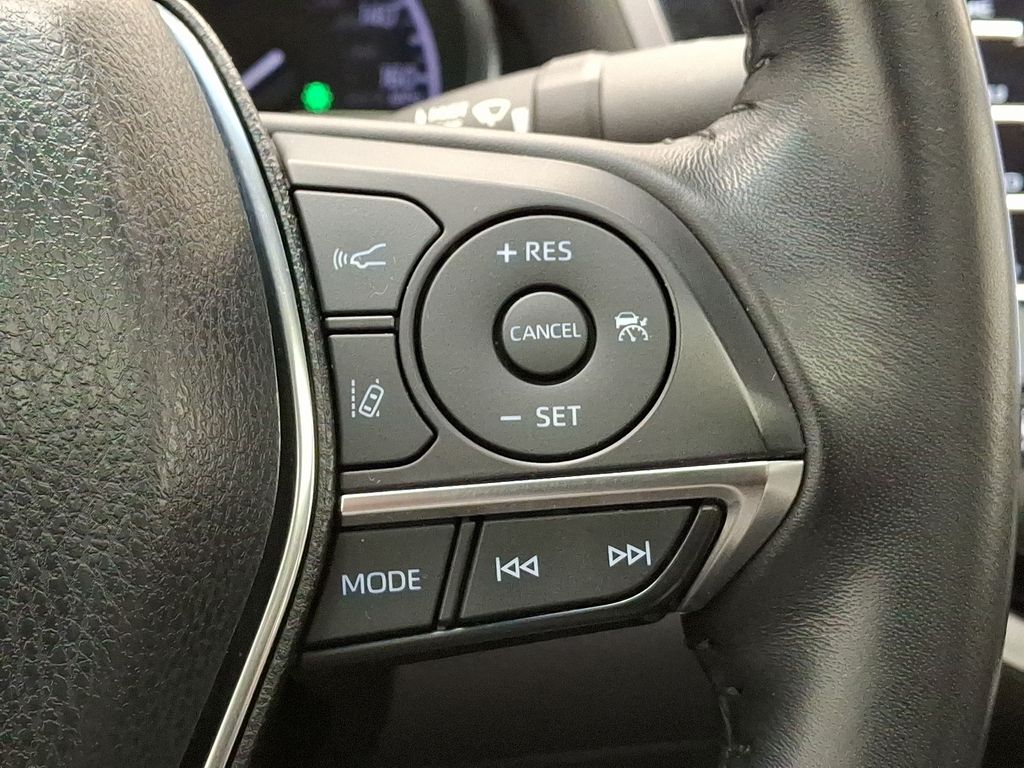 2019 Toyota Camry XLE 22