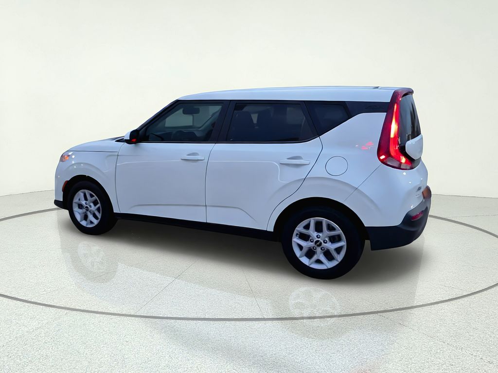 2022 Kia Soul LX White at Gullo Toyota
