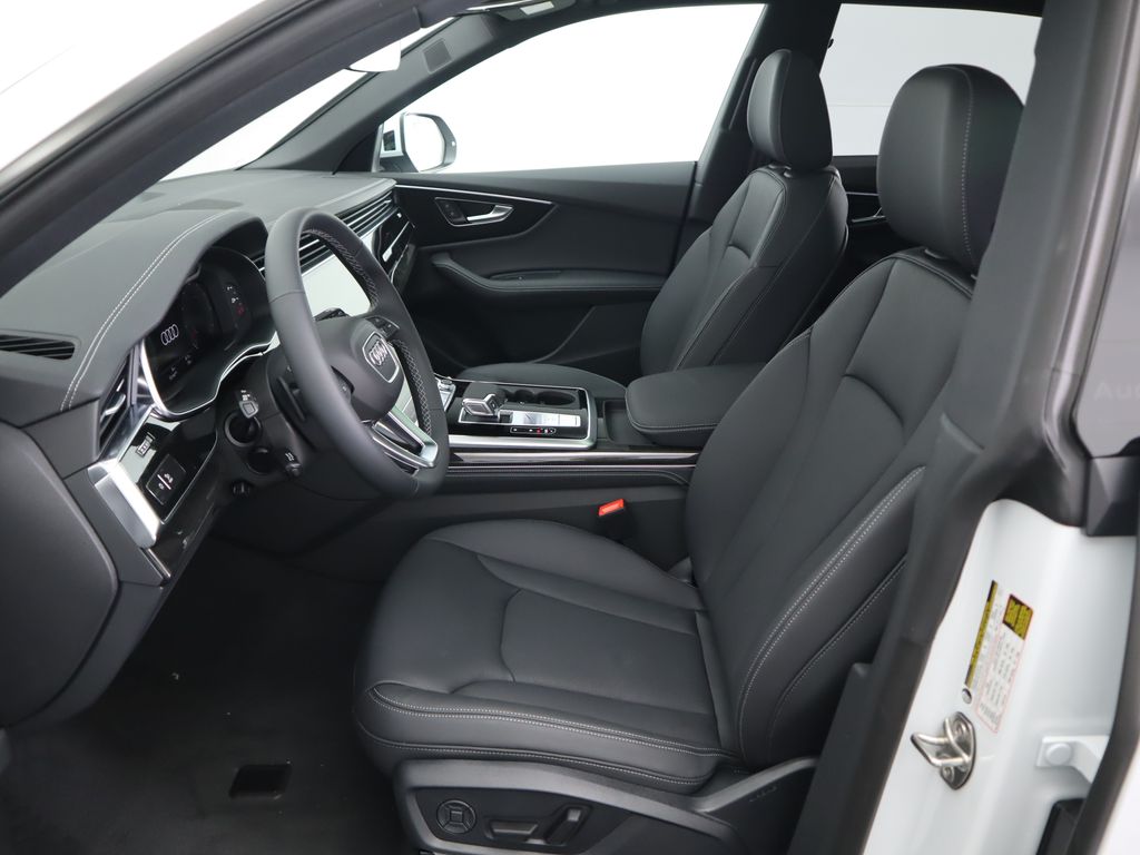 Thumbnail: 2025 Audi Q8 - 21