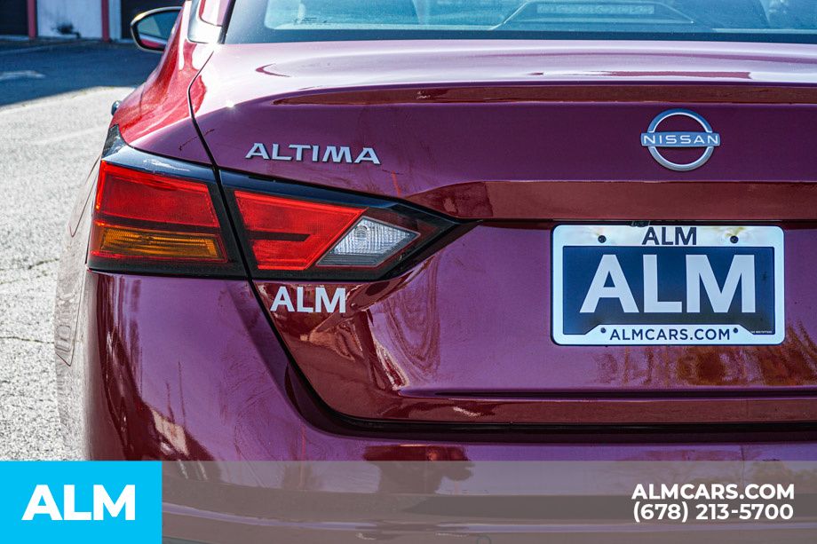Used 2025 Red Nissan 2.5 SV image 13
