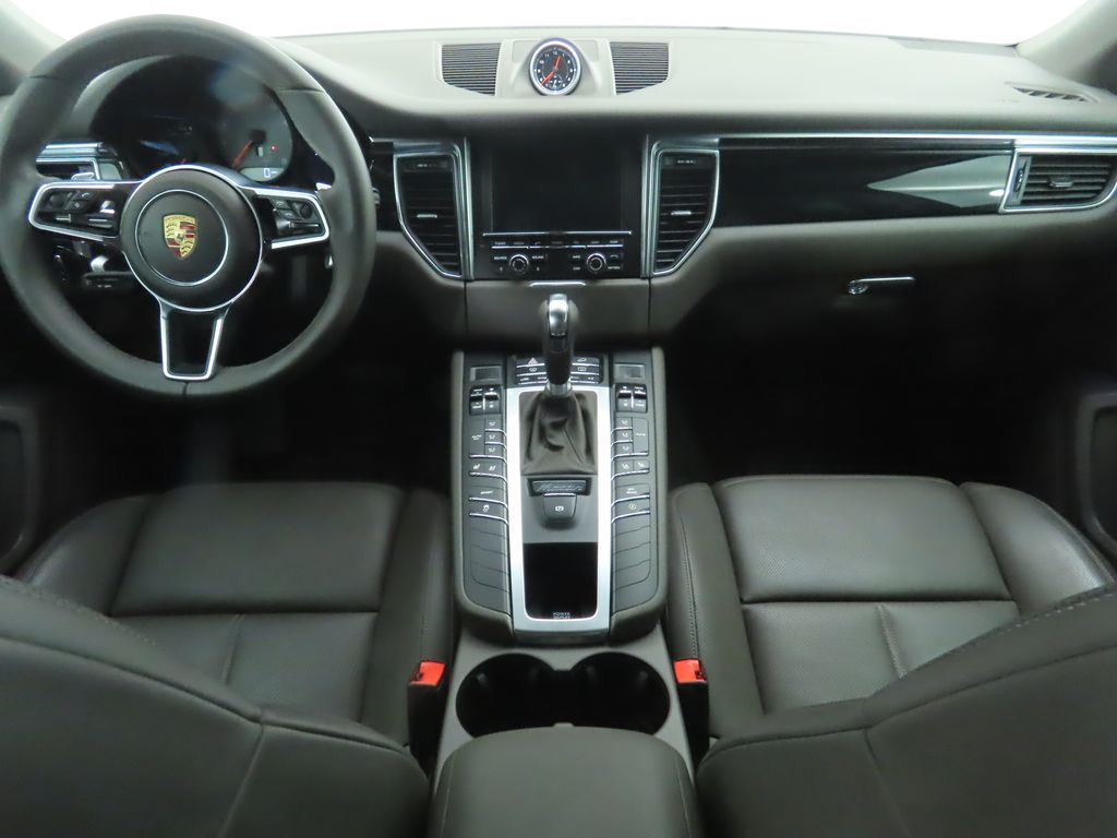 Thumbnail: 2015 Porsche Macan - 16