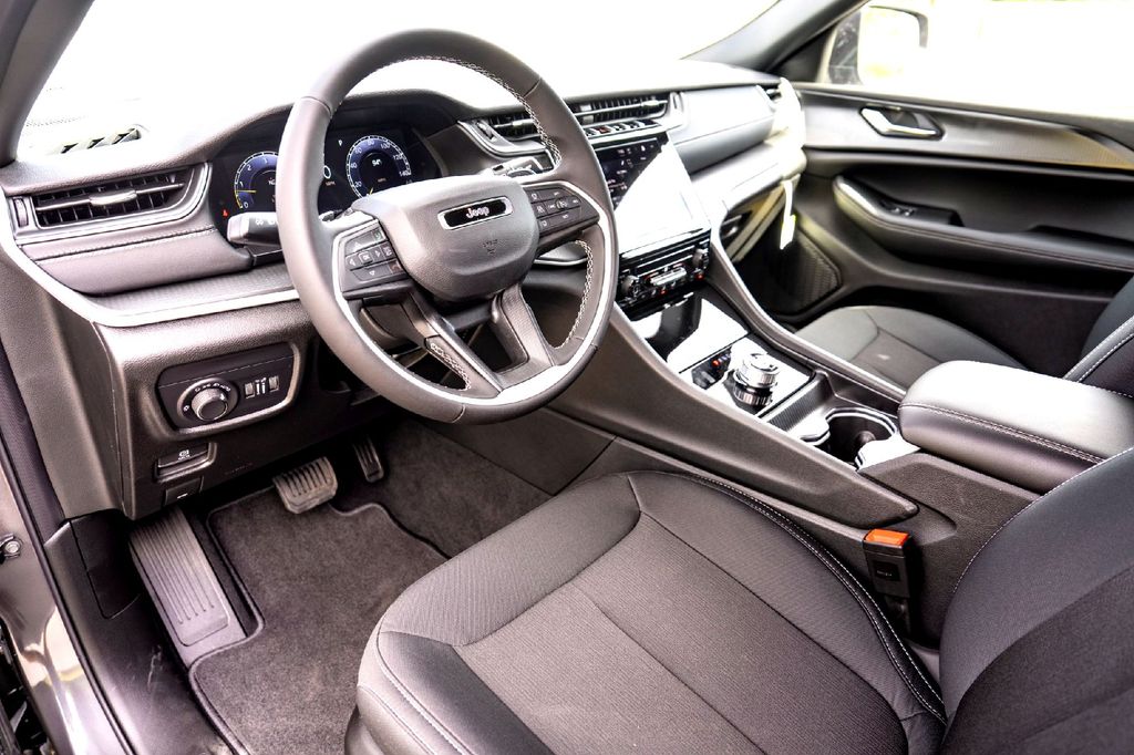 New Car 2025 Jeep Grand Cherokee L  Laredo For Sale Under $40,000 In Taylor, Texas