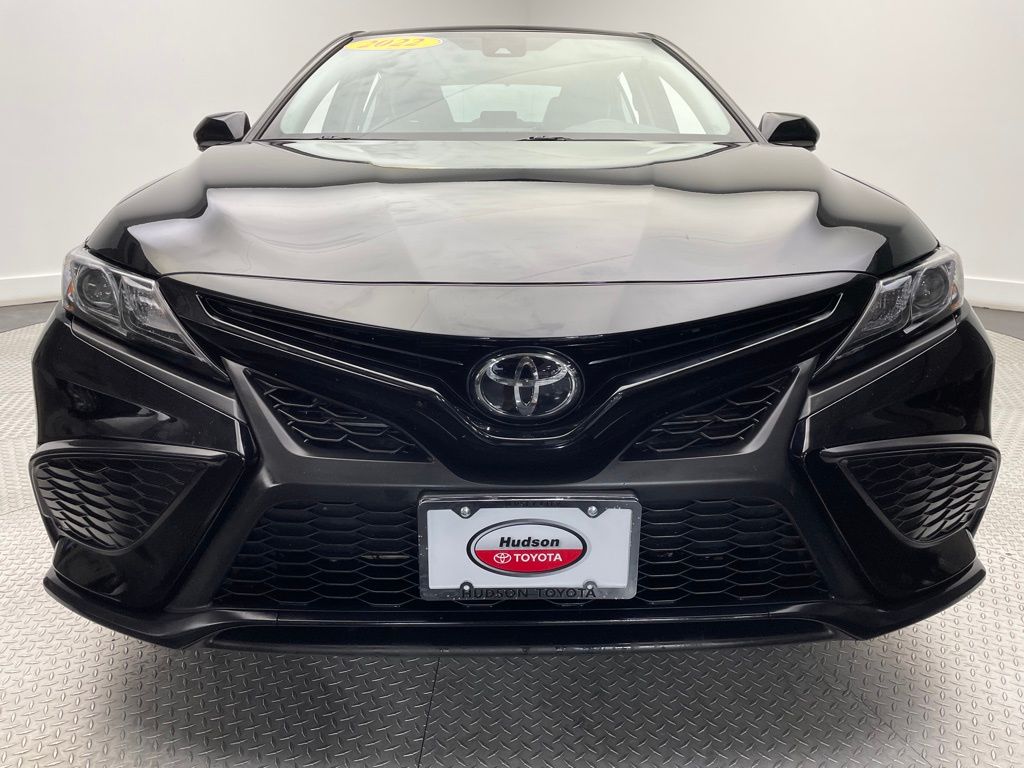 2022 Toyota Camry SE 2