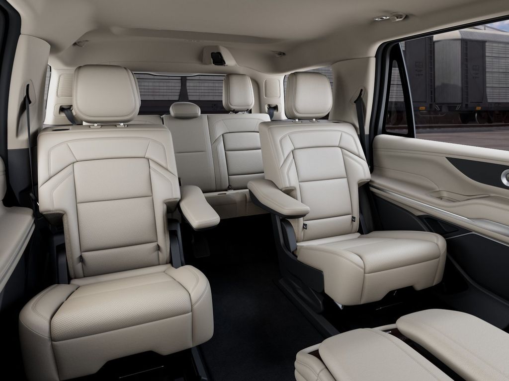 Thumbnail: 2027 Lincoln Navigator - 11