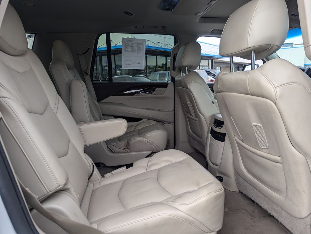 2016 Cadillac Escalade Luxury 35