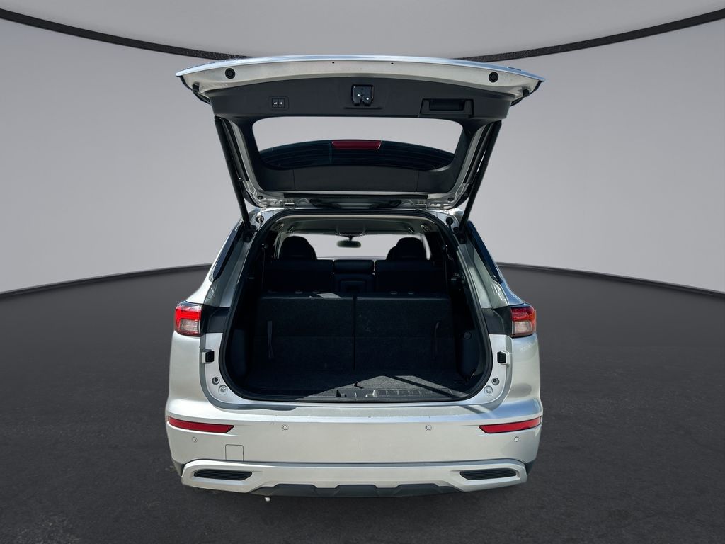 Thumbnail: 2024 Mitsubishi Outlander - 32