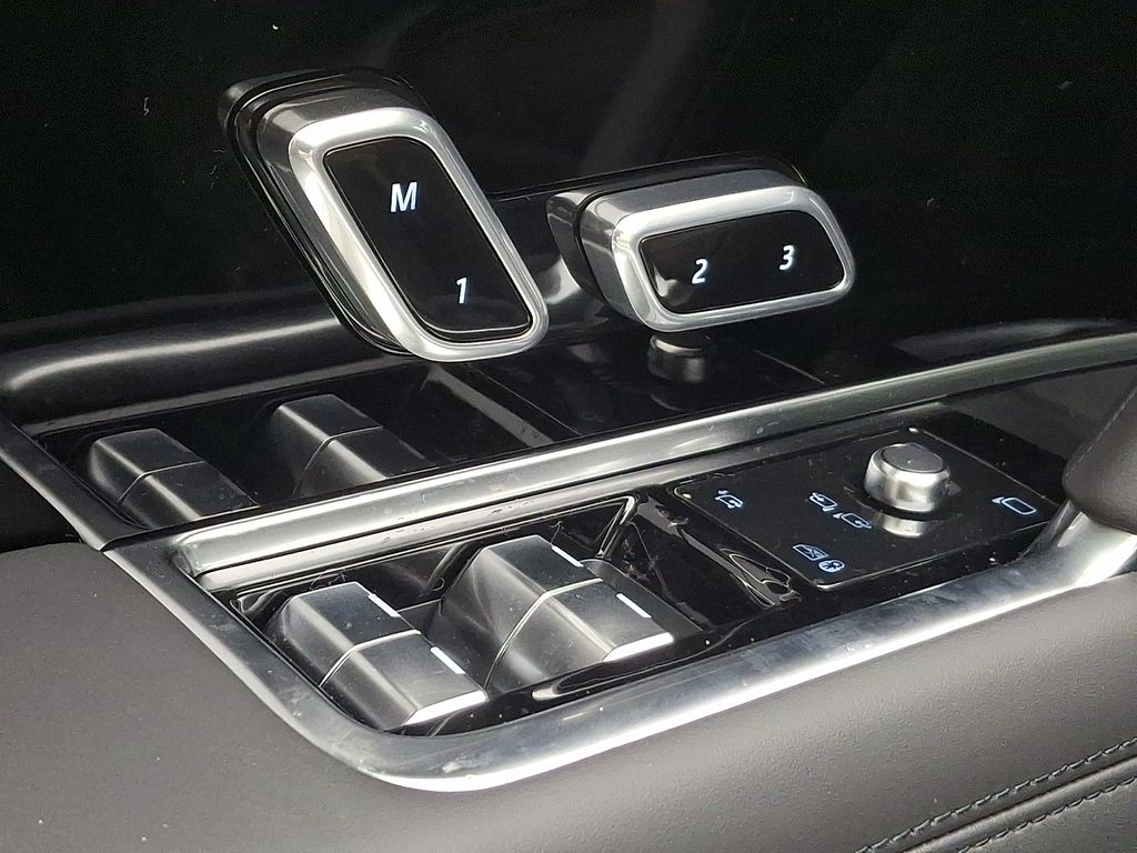 Thumbnail: 2026 Land Rover Range Rover - 21