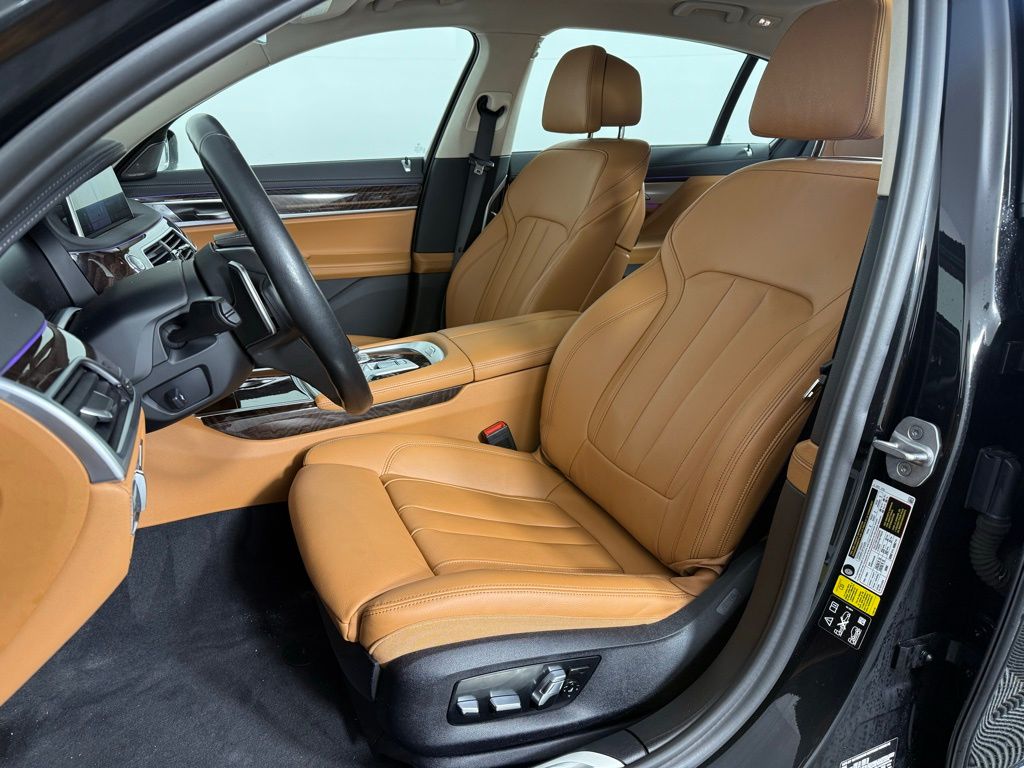 Thumbnail: 2022 BMW 7 Series - 14