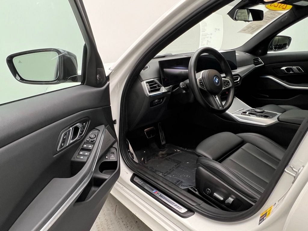 Thumbnail: 2023 BMW 3 Series - 22