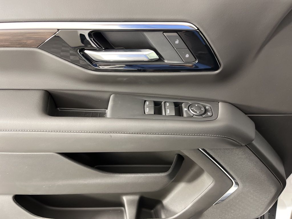 Thumbnail: 2025 Chevrolet Suburban - 26