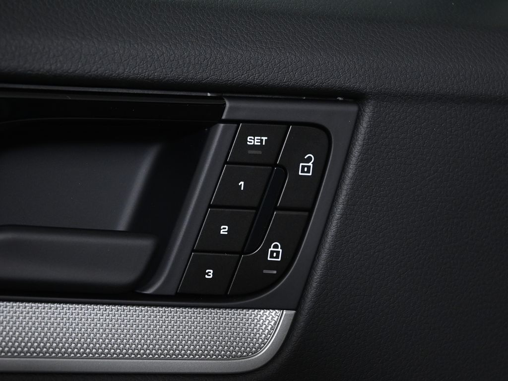 Thumbnail: 2026 Porsche Cayenne - 31