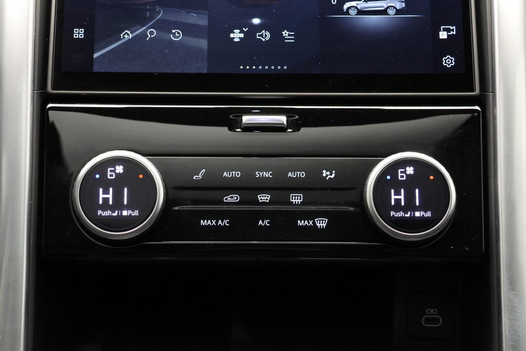 Thumbnail: 2025 Land Rover Discovery - 24