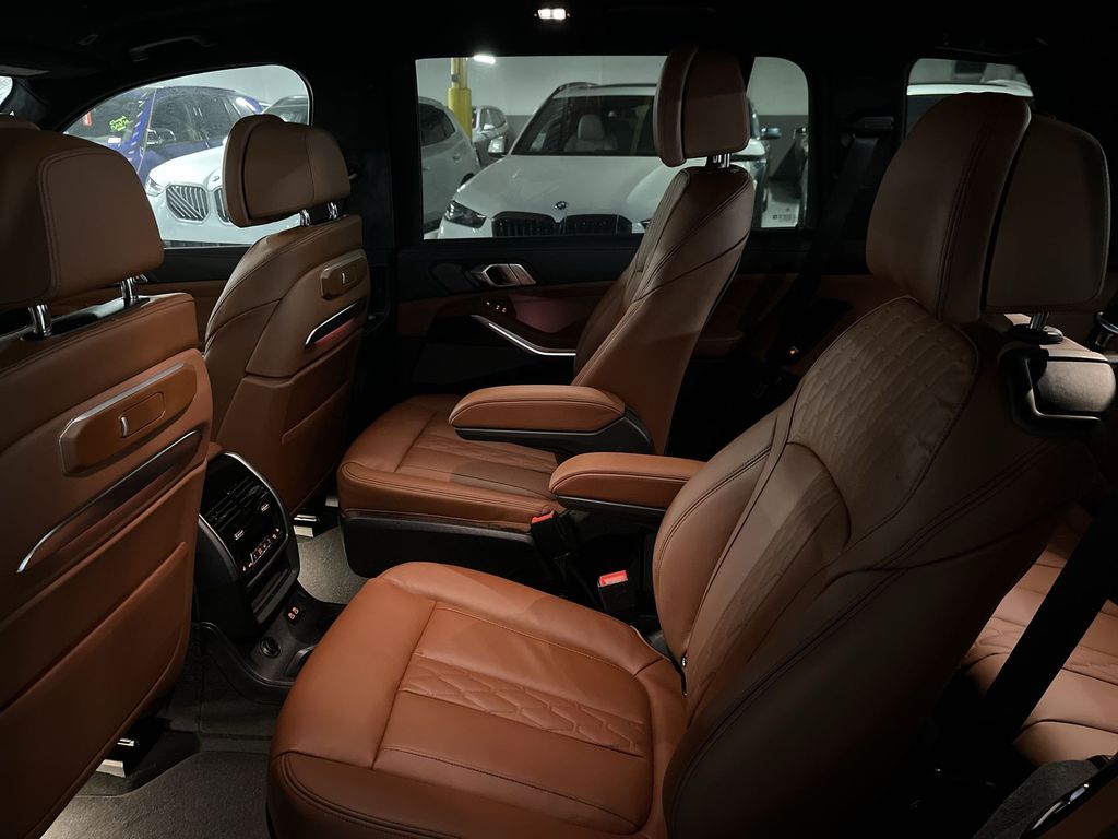 Thumbnail: 2026 BMW X7 - 23