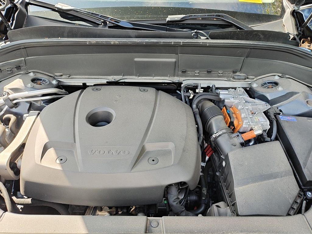 Used 2024 Blue Volvo T8 Plus 6 Passenger image 25