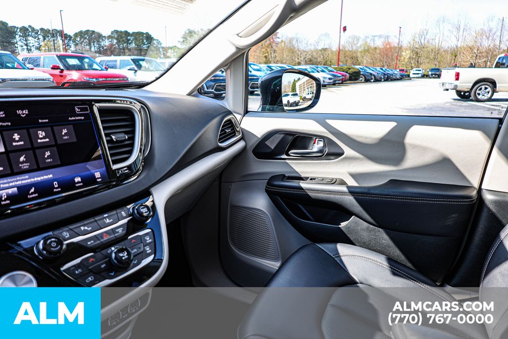 Used 2024 Silver Chrysler Touring L image 47