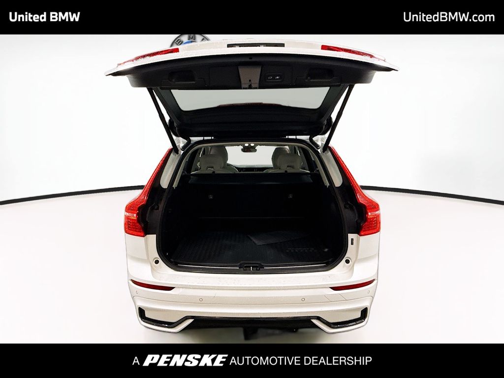 Thumbnail: 2025 Volvo XC60 - 14